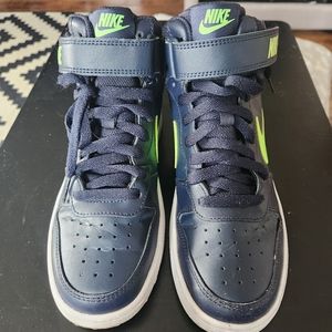 BOYS' NIKE BIG KID COURT BOROUGH MID 2 SNEAKERS Sz 5Y